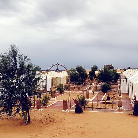 Hotel Tafouyte Luxury Camp à Merzouga Extérieur photo